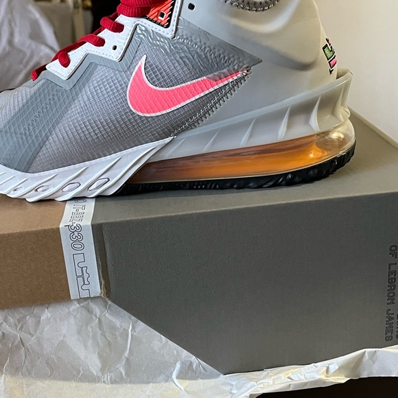 Brand New men’s 8.5 LABRON JAMES TOON SQUAD..
Light smoke grey multi color - Picture 7 of 11